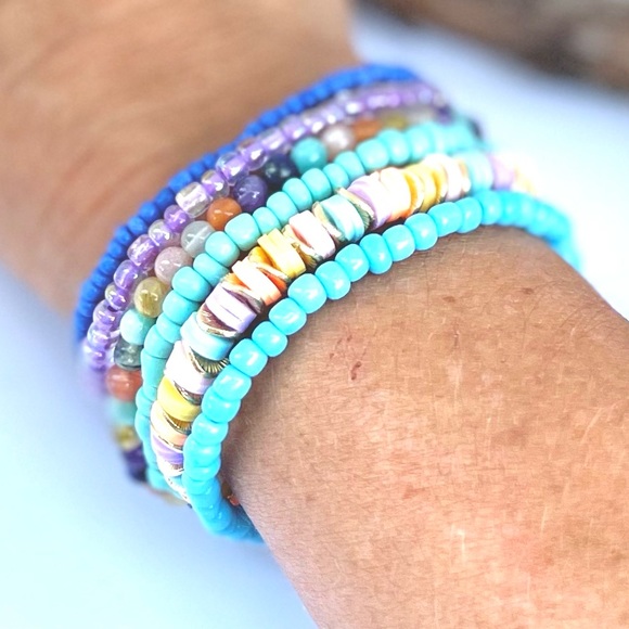 NWT “Circus Circus” Stackable 6 Piece Bracelet Set, Bundled Beaded Bracelets - Picture 3 of 4